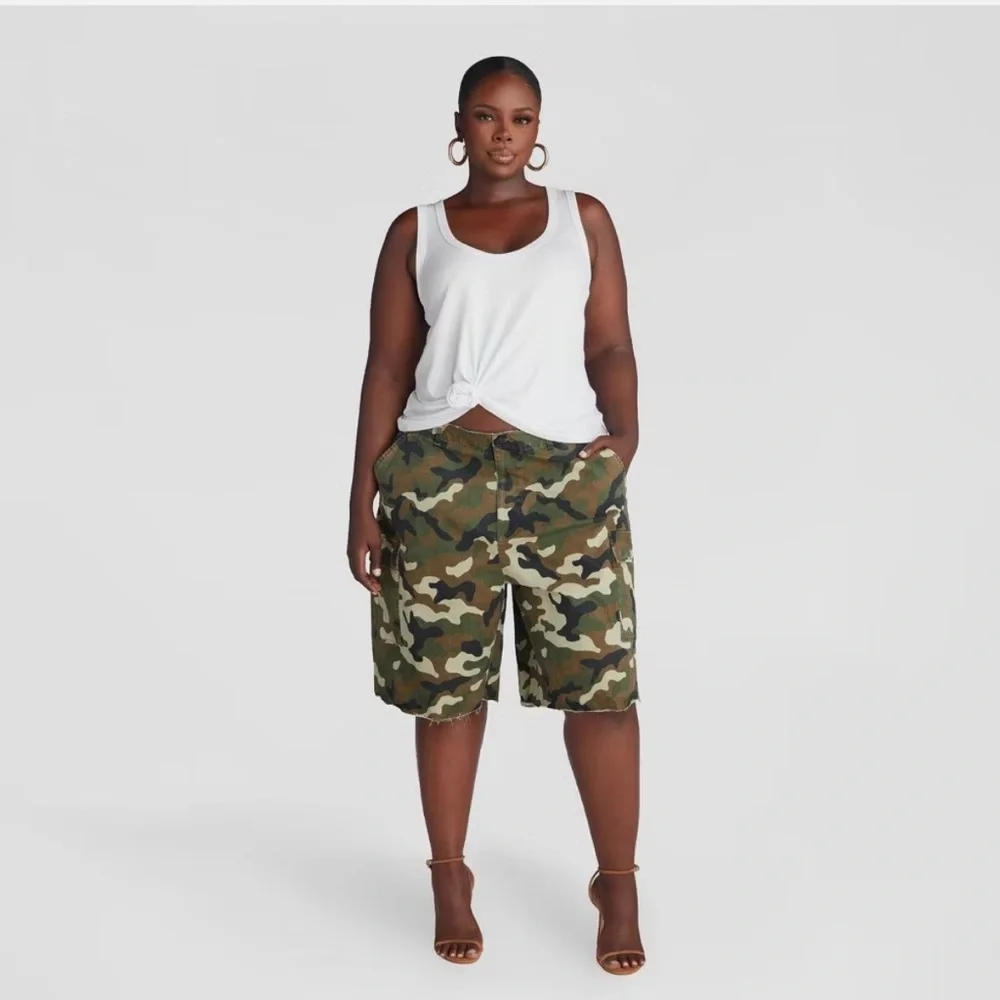 KBB by KAHLANA Women's Mid-Rise 'The Cargo Shorts' - Picture 3 of 3